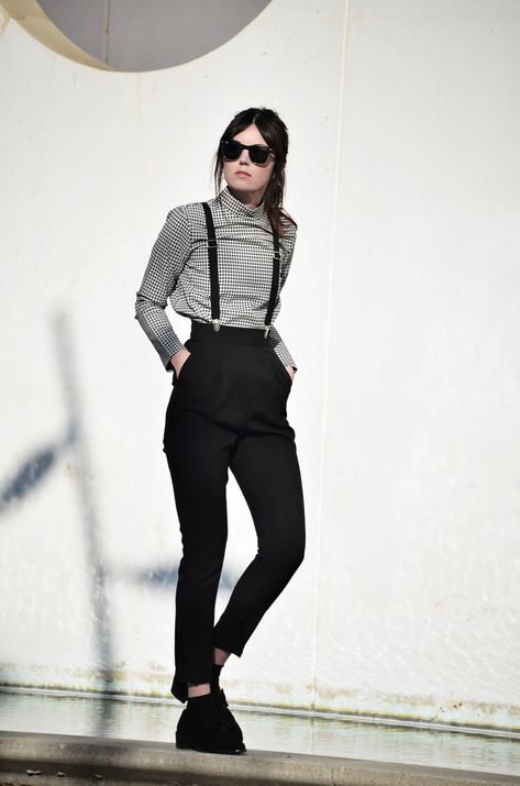 Views By Laura - HOUNDSTOOTH PRINT +HIGH WAIST PANTS + SUEDE AND PAILLETTE SHOES Pretty Winter Outfits, Winter Outfits Ideas, Androgynous Outfits, Neue Outfits, Androgynous Fashion, High Waist Pants, Tomboy Fashion, Looks Vintage, Waist Pants