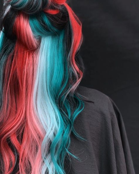 Red And Blue Hair Color, Multi Colored Hair Ideas, Multi Colored Highlights, Multi Color Hair Ideas, Hair Color Patterns, Gradient Hair Color, Tri Color Hair, Split Dyed Hair, Vivid Hair Color