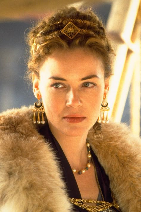 #ConnieNielsen #Lucilla  #Gladiator #whitecelebrities #actress #whitewomen #beautiful #queen Connie Nielsen, Gladiator 2000, Gladiator 2, Gladiator Movie, Historical Movies, The Colosseum, Hollywood Movies, Famous Americans, Hilary Duff