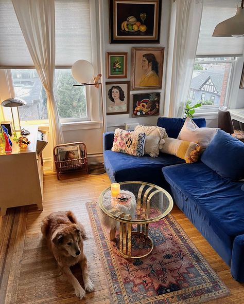 25 Fun And Creative Eclectic Apartment Decor Ideas Nyc Eclectic Apartment, Eclectic Vintage Interior, How To Make A Modern Apartment Look Vintage, Elegant Eclectic Decor, Eclectic Apartment Bedroom, Small Eclectic Apartment, Eclectic Apartment Living Room, Minimalist Eclectic Home, European Eclectic Decor