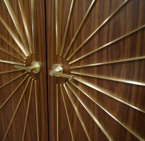 ✨ INTERIOR INSPIRATION ✨ These Walnut & brass inlaid bespoke doors were just too drool worthy not to share! These are beautifully handmade in West Virginia by Aaron Saxton from History Never Repeats LLC (highly recommend you check out their amazing work) You can choose between a starburst or sunburst pattern - walnut, or painted doors! 🙌 ✨✨ such a unique iconic design! We have been experimenting with brass inlays in my weekly woodworking class but these are just incredible and inspiratio... Sunburst Pattern, Woodworking Classes, Iconic Design, Painted Doors, West Virginia, Interior Inspiration, Icon Design, Virginia, Bespoke