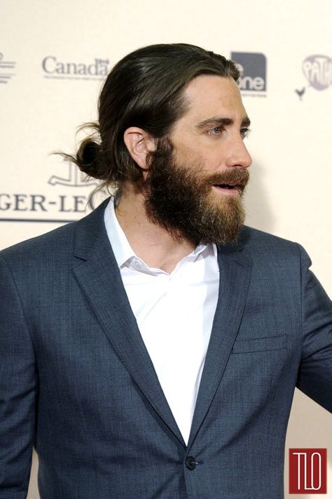 Jake Gyllenhaal, sporting a man bun and one hell of a beard. Yum. Man Bun Styles, Long Hair Beard, Jake G, Man Bun Hairstyles, Ginger Beard, Prince Of Persia, Beard Tattoo, Man Bun, Bun Hair