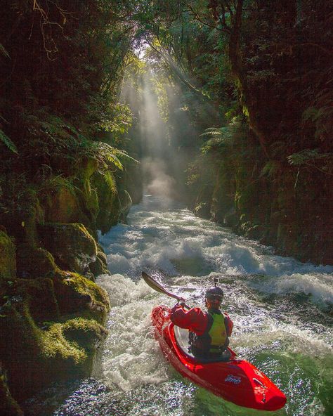 Kayaking Aesthetic, Kayak Pictures, Kayaking Ideas, White Water Kayak, Adventure Aesthetic, Whitewater Kayaking, Adventure Gear, White Water Rafting, Canoe And Kayak