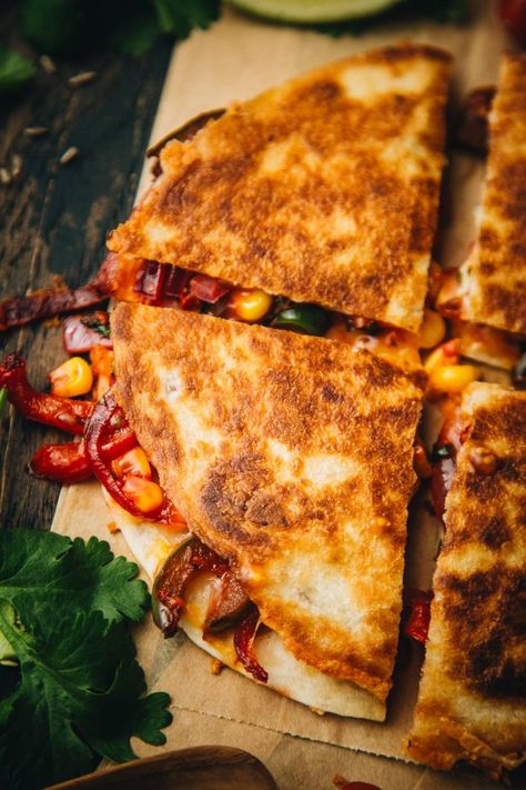 Veggie Quesadillas, Veg Dinner Recipes, Indian Appetizers, Pineapple Salsa, Quesadilla Recipes, Better Late Than Never, Chicken Quesadillas, Indian Curry, Indian Street Food