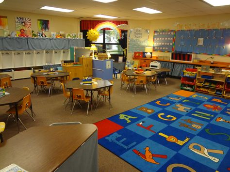 My kindergarten classroom! 2000s Classroom, 90s Classroom, Preschool Room Layout, Kindergarten Classroom Layout, Manifesting Future, Childcare Teacher, Preschool Room, Future Board, Classroom Background