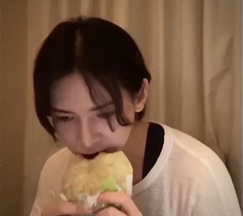 Yeosang Eating, Ateez Kang Yeosang, Cant Take Anymore, Kang Yeosang, Kang Yeo-sang, Song Min-gi, Extended Play, Kpop Groups, Favorite Person