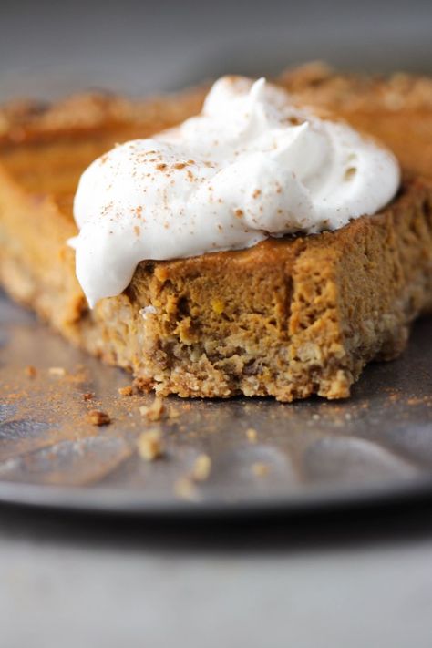 Greek Yogurt Pumpkin, Healthy Pie Crust, Baking With Yogurt, Fall Pies Recipes, Pumpkin Pie Crust, Oat Crust, Yogurt Pie, Pumpkin Yogurt, Healthy Pies