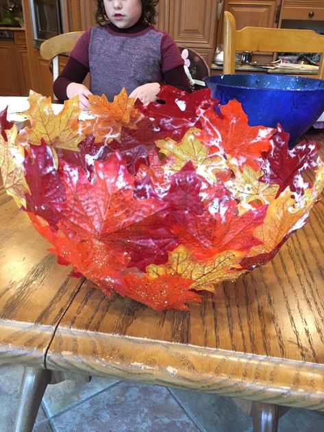 Paper mache bowls with fall leaves Paper Mache Crafts For Kids, Paper Mache Projects, Paper Mache Bowls, Creative Kids Crafts, Autumn Paper, Paper Mache Art, Orange Paper, Paper Mache Crafts, Paper Bowls