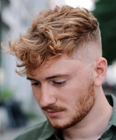 Short Tousled Top with Skin Fade and Beard Choppy Curly Hair, Curly Ginger Hair, Wild Curly Hair, Best Curly Haircuts, Curly Hair Fringe, Red Hair Men, Curly Hair Fade, Skin Fade, Curly Hair Types