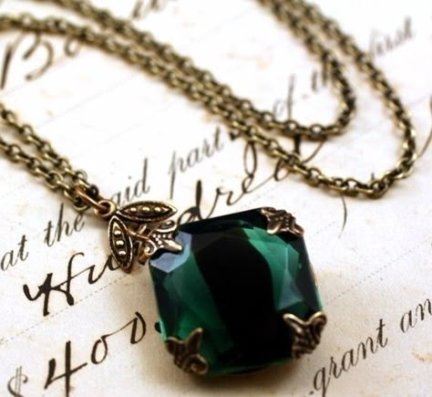 Chaotic Lawful, Slytherin Jewelry, Slytherin Things, Beautiful Pendants, Green Gem, Jewel Necklace, Emerald Pendant, Emerald Necklace, Green Gems