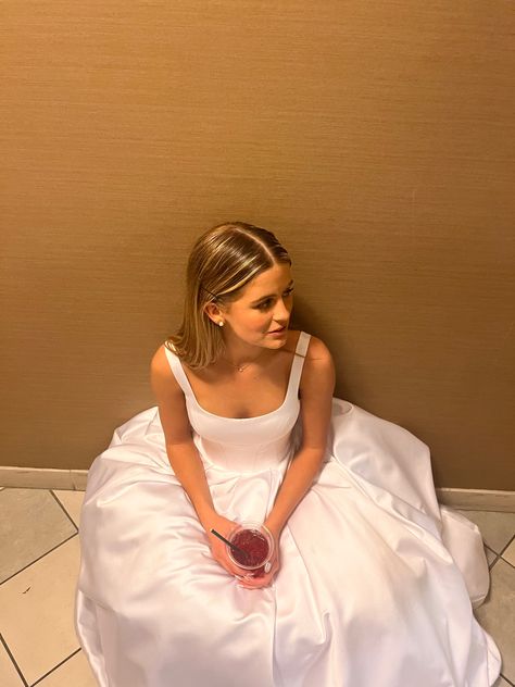 Debutante Dresses Aesthetic, Old Money Ball Gowns, Debutant Ball Aesthetic, Debutante Photoshoot, Debutante Dresses Australia, Deb Ball Dresses White, Deb Ball Aesthetic, Debutante Ball Dresses, Deb Ball