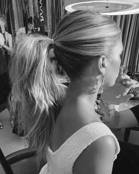 Party pony 🥳 @sofiarichiegrainge | Instagram Formal Ponytail, Upper East Side Manhattan, Wedding Ponytail, 2023 Party, Bridal Hair Down, Lavish Lifestyle, Pony Hairstyles, Serena Van Der, Wedding Hair Up