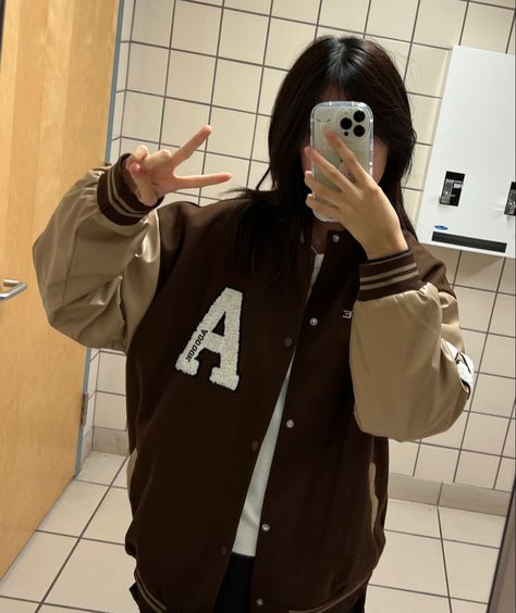 brown varsity jacket mirror pic fashion Brown Letterman Jacket Outfit, Brown Varsity Jacket Outfit, Brown Letterman Jacket, Brown Varsity Jacket, Letterman Jacket Outfit, Varsity Jacket Outfit, Downtown Girl, Jacket Outfit, Mirror Pic