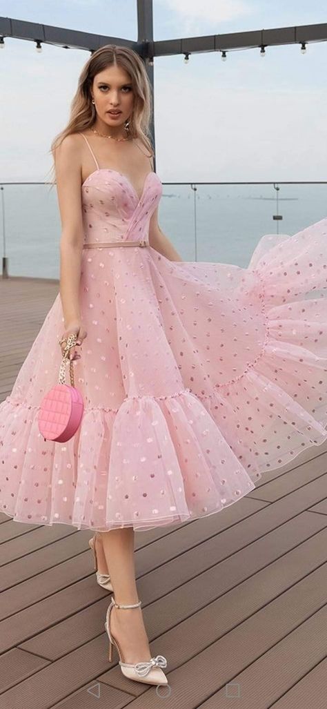 Pink Dresses Elegant, Quinceanera Guest Dresses Summer, Pink Embellished Dress, Short Pink Wedding Dress, Pink Feminine Outfits, Winter Dresses Formal, 2 Color Dress, Prom Dresses Short Pink, Pink Dresses Formal