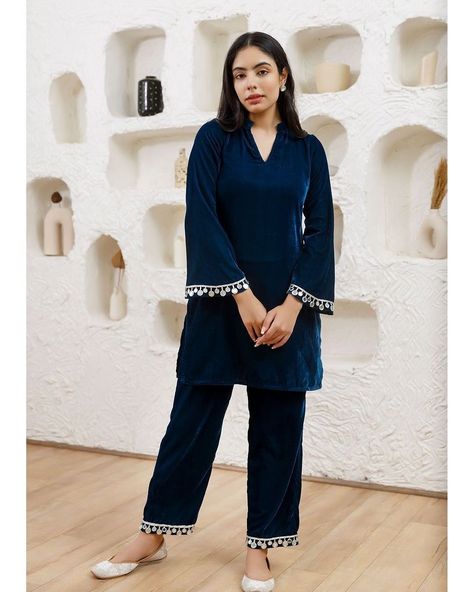 velevt suit desigen dm too order @in_style_boutique2 Velvet Trending Suit, Warm Suit Design Pakistani, Velvet Co Ord Set Designs, Cord Sets Outfit Women Velvet, Velvet Short Kurtis Design, Velvet Co Ord Set Pakistani, Winter Woolen Suits For Women Indian, Winter Cordset Design, Co Ord Set Designs Indian