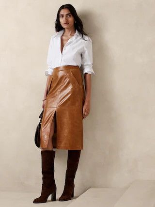 How to Embrace the Quiet Luxury Trend Without Breaking the Bank - Cindy Hattersley Design Leather Midi Skirt Outfit, Leather Pencil Skirt Outfit, Skirt Outfit Fall, Linen Style Fashion, Brown Leather Skirt, Leather Skirt Outfit, Midi Skirt Outfit, Pencil Skirt Outfits, Utilitarian Style