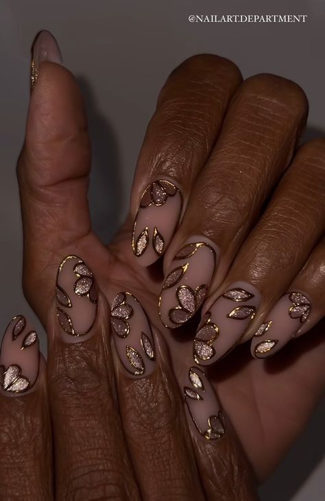 Gold Chrome Nail Art, Indian Nail Designs, Wedding Gel Nails, Sugar Nail Art, Graphic Nails, Indian Nail Art, Anniversary Nails, Nail Chrome, Indian Nails