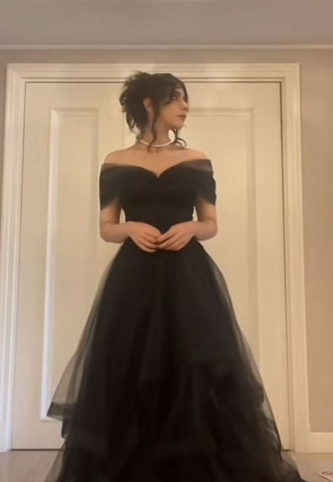 Dresses For Teens Black, Winter Ball Dresses, Prom Dress Simple, Tulle Long Prom Dress, Formal Dresses Graduation, Lehenga Designs Simple, Prom 2024, Elegant Black Dress, Corset Dress Prom