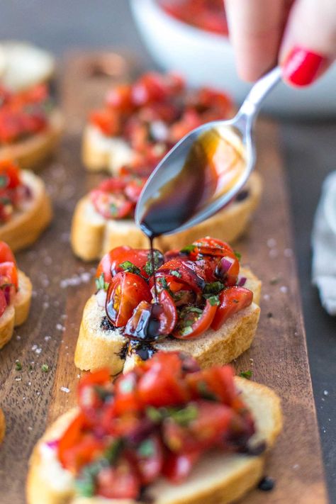 Tomato Basil Bruschetta | tomato bruschetta, bruschetta recipe, dairy free appetizer, #dairyfree #bruschetta #appetizer, healthy appetizer, crostini #tomato Appetizer Crostini, Italian Bruschetta Recipe, Tomato Basil Bruschetta, Appetizer Healthy, Italian Bruschetta, Bruschetta Appetizer, Dairy Free Appetizers, Tomato Bruschetta, Healthy Appetizer