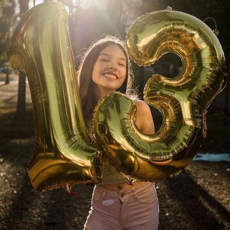 Poses With Birthday Balloons, Birthday Photo Shoot With Balloons, Number Ballon Photoshoot Picture Ideas, Birthday Ballon Photos, Birthday Photoshoot Ideas 13 Yrs, 13 Year Photo Shoot Picture Ideas, 13th Bday Photoshoot Ideas, 12 Birthday Photoshoot Ideas, Birthday Number Balloons Photo Ideas