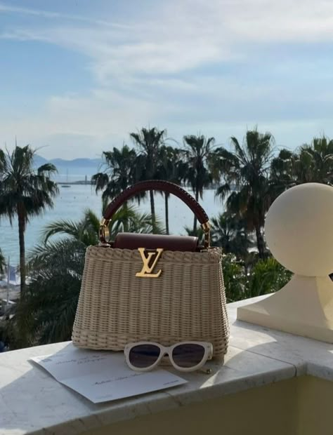 Sac Louis Vuitton, Luxury Lifestyle Fashion, Louis Vuitton Capucines, Dream Bag, Luxury Bags Collection, Dream Bags, Girly Bags, Luxury Purses, Lv Handbags