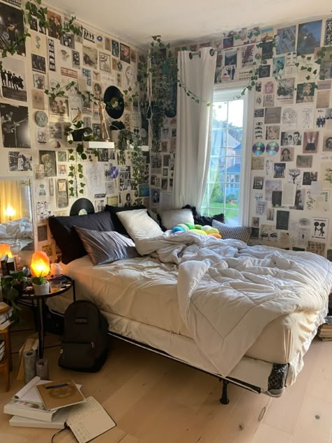 Dream Bedroom Inspiration, Cool Room Decor, Chill Room, Dekorasi Kamar Tidur, Room Redesign, Indie Room, Redecorate Bedroom, Cozy Room Decor, Pretty Room