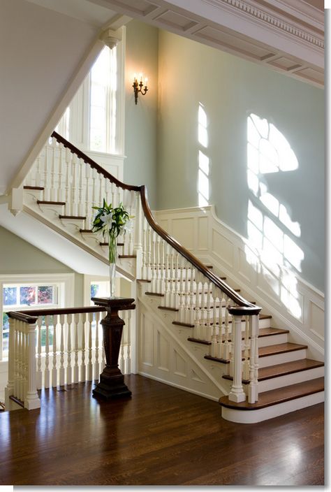 Colonial Staircase, Beachy Bungalow, Stair Redo, Mediterranean Houses, Traditional Staircase, Staircase Ideas, Casas Coloniales, Wooden Floors, Coastal Life