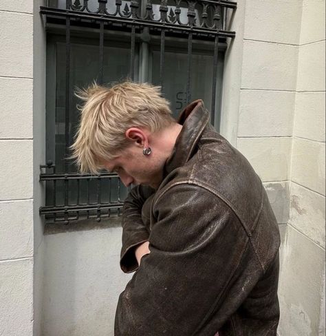 Blonde Man Haircut, Blond Mullet Men, Bleach Blonde Hair Men, Blonde Mullet Man, Short Blonde Hair Men, Punk Hair Men, Old School Hairstyles, Blonde Mullet, Bleached Blonde Hair