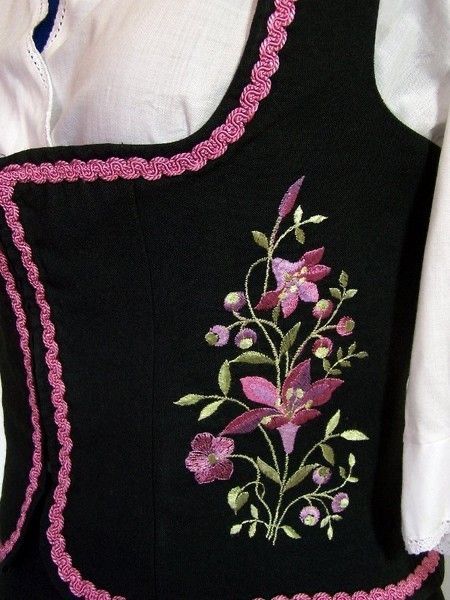 German Embroidery, Flower Clothes, German Dress Dirndl, Edelweiss Flower, Dirndl Dress, Cloth Flowers, Folk Fashion, Ribbon Work, Ethnic Dress