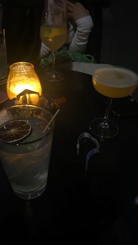 Cocktails, drinks, bar, story idea Bar Snapchat Story, Bar Instagram Story, Snapchat Stories, Snapchat, Bar, Drinks, Instagram