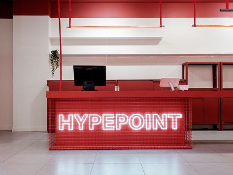 HypePoint is more than a shoe store. It’s a showcase of streetwear culture. A carefully chosen product offering for a passionate community.By Perron Design Quebec and Montreal / Retail Project Chinese Hotpot, Coffee Line, Streetwear Culture, Grocery Store Design, Storefront Design, Tea Cafe, Reception Desk, Brand Experience, Shop Interior Design