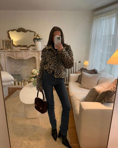 Animal Print Jacket Outfit, Print Jacket Outfit, Emma Leger, Dewy Skin, Jacket Outfit, Cold Season, Casual Winter Outfits, Hailey Bieber, Outfit Inspo Fall