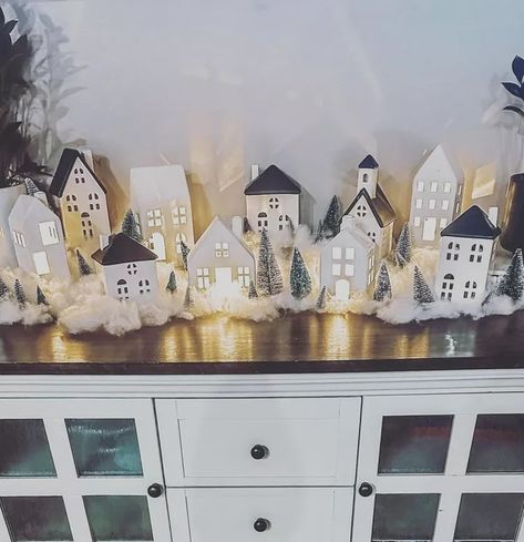 Christmas Town Display, Decorating Bathroom Ideas, Minimalist Home Decorating, Christmas Village Ideas, Holiday Village Display, Christmas Village Display Ideas, Village Display Ideas, Diy Christmas Village Displays, Village Ideas