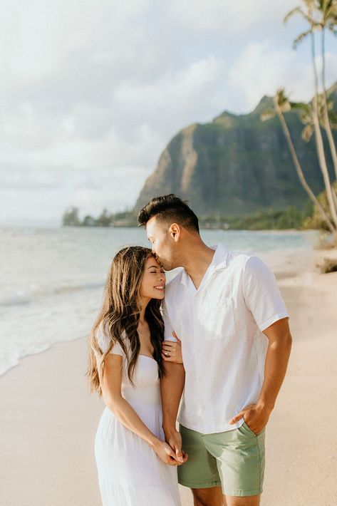 Honeymoons are the sweetest occasion to be taking pictures on. Still running on that adrenaline from your wedding and the happiness from being with your lover... so cute! This couples beach pictures is in Oahu, Hawaii! | Memories with Jy, Hawaii couples photographer #HawaiiPhotoIdeas Kauai Couples Photoshoot, Couple Beach Photo Outfits, Hawaii Beach Engagement Photos, Hawaii Photo Ideas Couple, Pre Wedding Photoshoot Outfit Couple Photos Picture Ideas Beach, Couples Pictures On The Beach, Couple Poses At The Beach, Cute Beach Pictures Poses, Engagement Photos Hawaii