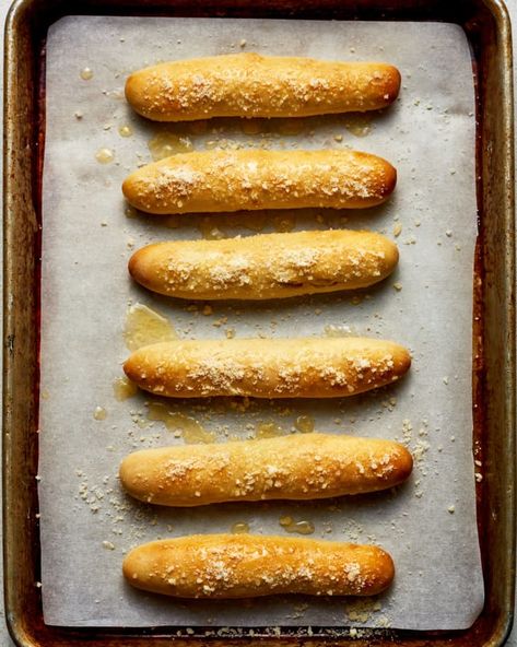 Copycat Breadsticks, Little Caesars Crazy Bread Recipe, Little Caesars Crazy Bread, Crazy Bread Recipe, Crazy Bread, Recipe Copycat, Bread Toppings, Cheesy Breadsticks, Little Caesars