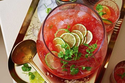 This might just be the perfect summer cocktail. Make a big batch (and serve it in a hollowed out watermelon for a kitsch touch) and get the party started! Ultimate Margarita Recipe, Tommy's Margarita, Tequila Based Cocktails, Spicy Watermelon, Lime Lemonade, Pineapple Syrup, Easy Margarita, Frozen Margaritas, Margarita Cocktail