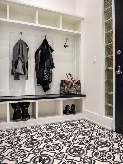 A.Kaehler_009 Black Mosaic Tile, Transitional Laundry Room, Farmhouse Mudroom, Cement Tile Floor, Tiled Floor, Mudroom Entryway, Mudroom Decor, Mudroom Laundry Room, Mosaic Floor Tile