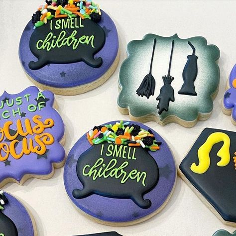 Fall Decorated Cookies, Hocus Pocus 2, Halloween Cookies Decorated, Halloween Sugar Cookies, Party Cookies, Big Cookie, Fall Cookies, Cookie Party, Cookie Inspiration