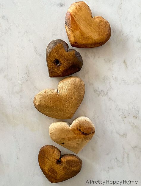 Valentine's Day Wood Crafts, Wooden Heart Ideas, Wooden Heart Crafts Diy, Wooden Heart Ornaments, Wooden Valentines Ideas, Wooden Hearts Crafts Ideas Diy, Wood Valentine Crafts, Wood Hearts Diy, Valentines Day Wood Crafts