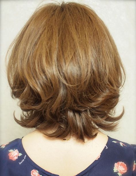 Shoulder Length Hair For Women Over 50 Layered Haircuts, Flip Hairstyle Medium, Layered Haircuts For Medium Hair, Medium Layered Hair, Short Hairstyles For Thick Hair, Haircuts For Medium Hair, Haircut For Thick Hair, Short Haircut, Short Hair Haircuts