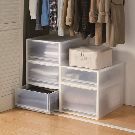 Looking for additional space to store your winter clothes? Combine our PP storage boxes and drawers to create a storage option adapted to your needs. Muji Drawers, Winter Clothes Storage, Muji Storage, Muji Home, Organized Closet, Clothes Storage Boxes, Closet Drawers, Wardrobe Solutions, Wardrobe Drawers