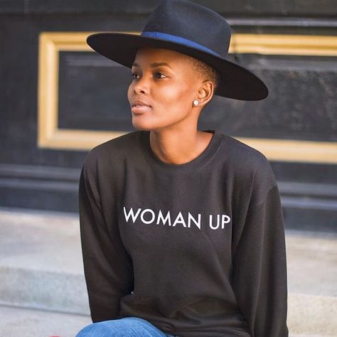 592 Likes, 9 Comments - STUZO CLOTHING (@stuzoclothing) on Instagram: “#Fanfriday goes to @flavianamatata for reppin like a Queen! Woman Up sweaters available now on…” Black Bald Women, Women In Hats, Hats Short Hair, Bald Style, Fade Haircut Women, Queen Woman, Bald Head Women, Bald Look, Meaningful Symbols