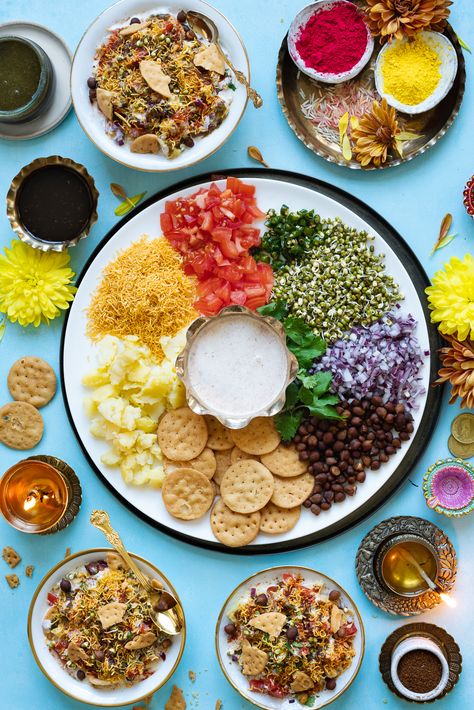 Pyrex Containers, Diwali Snacks, Indian Dinner, Grazing Board, Dry Chickpeas, Tamarind Chutney, Grazing Table, Green Chutney, Green Lentils