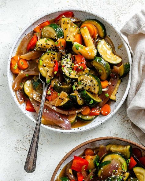 Make a delicious one-pan vegetable zucchini stir-fry with a classic sweet & savory stir-fry sauce in 35 minutes! A healthy, nutritious, versatile meal perfect for serving with your favorite plant-based protein! #plantbasedonabudget #zuchini #stirfry Asian Stir Fry Sauce, Fried Zucchini Recipes, Zucchini Stir Fry, Tempeh Stir Fry, Vegetable Stir Fry Recipe, Veggie Main Dishes, Plant Based Recipes Dinner, Asian Stir Fry, Asian Vegetables