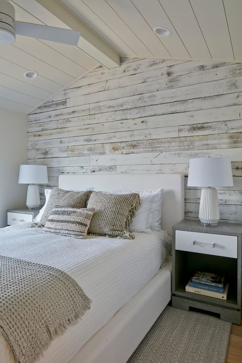 Beach House Design Ideas, Tahoe House, Office Paint Colors, Dining Room Paint Colors, Wood Wall Design, Delaware Beaches, Shabby Chic Wall Decor, Dining Room Paint, Barnwood Wall