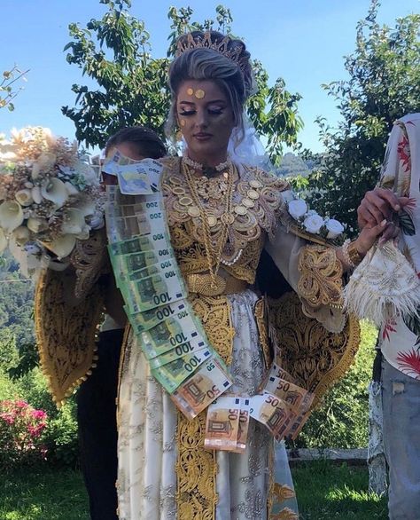 Bosnian Wedding Traditions, Albanian Wedding Traditions, Albanian Wedding Aesthetic, Balkan Wedding, Albanian Traditional, Albanian Wedding, Wedding Song List, Wedding Group Photos, Albanian Culture