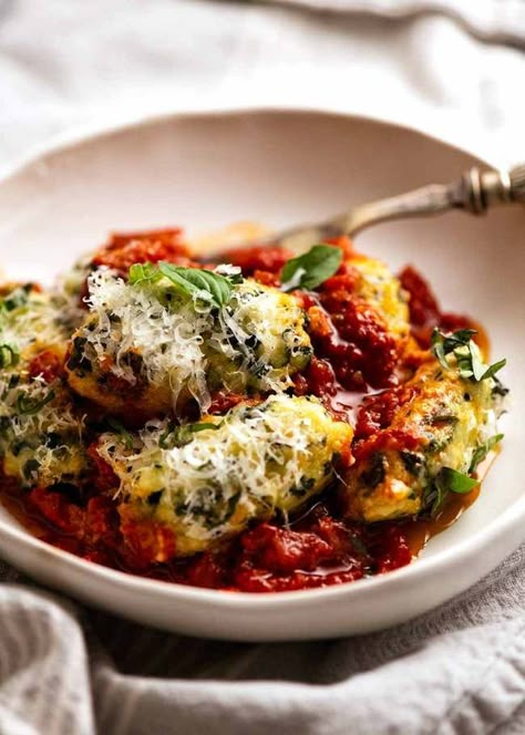 Supper Idea, Italian Spinach, Ricotta Dumplings, Family Meal Ideas, Summer Dinner Ideas, Ricotta Gnocchi, Traditional Italian Dishes, Family Dinner Ideas, Spinach Ricotta