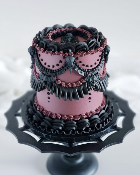 Gothic Birthday Cakes, Gothic Cake, Pasteles Halloween, Cake Design Inspiration, Lace Wedding Cake, Fake Cake, Cake Lace, Crazy Cakes, Christmas Cookies Decorated