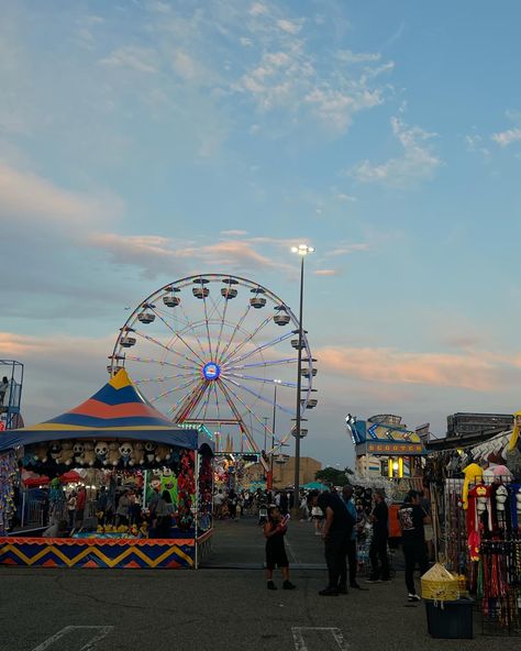 Small Town Aesthetic Summer, Happy Manifestation, Beach Town Aesthetic, Small Town Aesthetic, Vida Aesthetic, Town Aesthetic, Just A Small Town Girl, Summer Fair, Small Town Girl