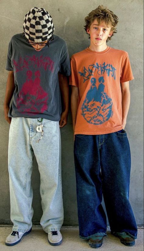 90s 2000s Fashion Men, Baggy Boys Outfit, Men’s 90s Grunge Fashion, Reference Pics Of People, Baggy Outfit Ideas For Boys, Early 2000s Boys Fashion, 2000s Skater Boy Outfits, 90s Skater Boy Fashion, 2010s Mens Fashion